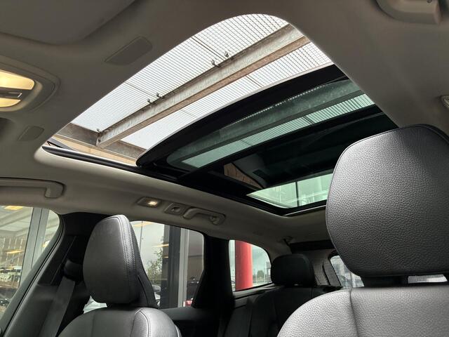 Volvo XC60 2.0 T6 Plug-in hybrid AWD Ultimate Dark 350PK | Panoramadak | Harman/Kardon | Dodehoekassistent | 360 ° Camera | Elektrische Trekhaak