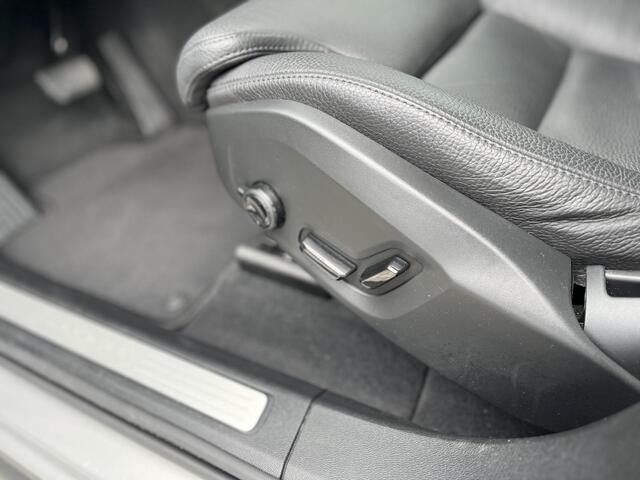 Volvo XC60 T6 Plug-in hybrid AWD Plus Dark | Panoramadak | Trekhaak | 360 Graden Camera | Memoryseats |