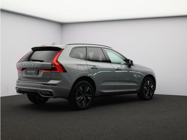 Volvo XC60 2.0 T6 Plug-in hybrid AWD Plus Dark / Pano. dak / Harman Kardon Audio / all season banden / Stoel- + stuurwielverwarming / Elektr. stoelverstelling / BLIS /