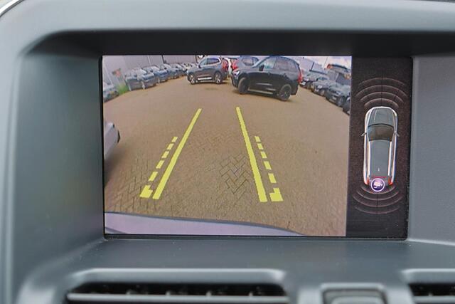 Volvo XC60 T6 PolarPlus - Panorama/schuifdak - IntelliSafe Assist & Surround - bi-xenon koplampen - Parkeercamera achter - Verwarmde voorstoelen, stuur & achterbank - Parkeersensoren voor & achter - Elektr. bedienb. bestuurdersstoel met geheugen - Volvo On Call - Ex