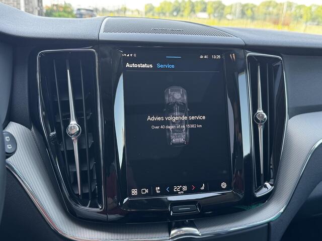 Volvo XC60 2.0 T6 Plug-in hybrid AWD Plus Dark 349 PK | Long range | Trekhaak | Leder | Panoramadak