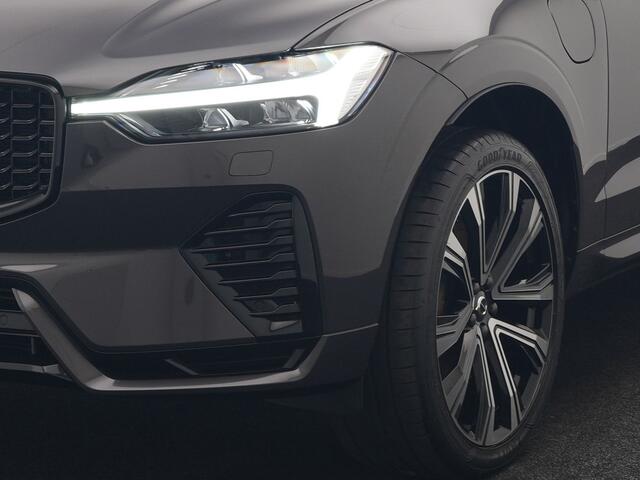 Volvo XC60 T6 AWD R-Design Long Range PHEV 398pk Dealer O.H | Trekhaak Af Fabriek | Panodak | Adaptive Cruise | Harman / Kardon | Camera | Lederen Sportstoelen Memory & Verwarmd | Keyless | Google Assist | Pilot Assist | Navigatie | Virtual | DAB | 21"L.M | Plug In 