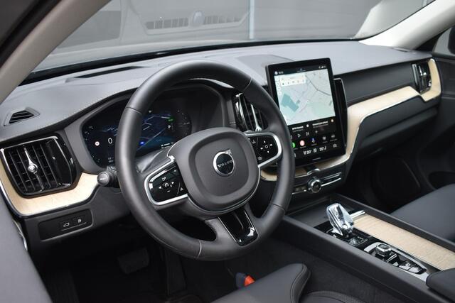 Volvo XC60 T6 Plug-in hybrid AWD Ultra Dark | Luchtvering | Trekhaak | Panoramadak | 360 graden camera | Head up display | Verwarmbare voorstoelen stuurwiel en achterbank | Adaptieve cruise control |