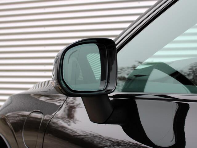Volvo XC60 2.0 T8 Plug-in hybrid AWD Ultra Black Edition Automaat / Panoramadak / 360* camera / Trekhaak / Harman Kardon audio