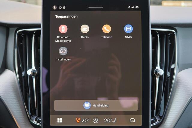 Volvo XC60 T6 Recharge AWD Plus Black Edition - IntelliSafe Assist & Surround - Harman/Kardon audio - Parkeercamera achter - Verwarmde voorstoelen, stuur & achterbank - Parkeersensoren voor & achter - Elektr. bedienb. voorstoelen met geheugen - Draadloze tel. lader 