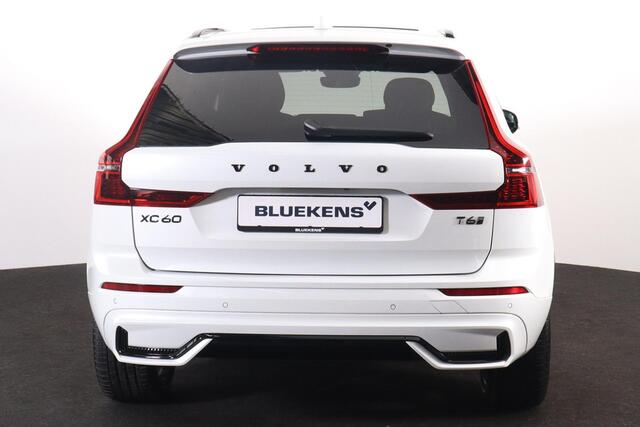 Volvo XC60 T6 Recharge AWD Plus Black Edition - Panorama/schuifdak - IntelliSafe Assist & Surround - Harman/Kardon audio - Parkeercamera achter - Verwarmde voorstoelen, stuur & achterbank - Parkeersensoren voor & achter - Elektr. bedienb. voorstoelen met geheugen - 