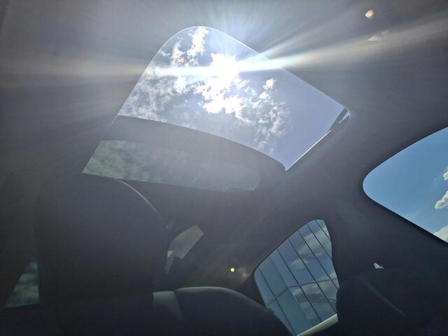 Volvo XC60 T6 Plug-in hybrid AWD Plus Dark | Panoramadak | 360 camera | Trekhaak | Stoel/Stuur Verwarming |