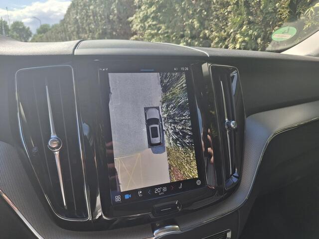 Volvo XC60 T6 Plug-in hybrid AWD Plus Dark | Panoramadak | 360 camera | Trekhaak | Stoel/Stuur Verwarming |
