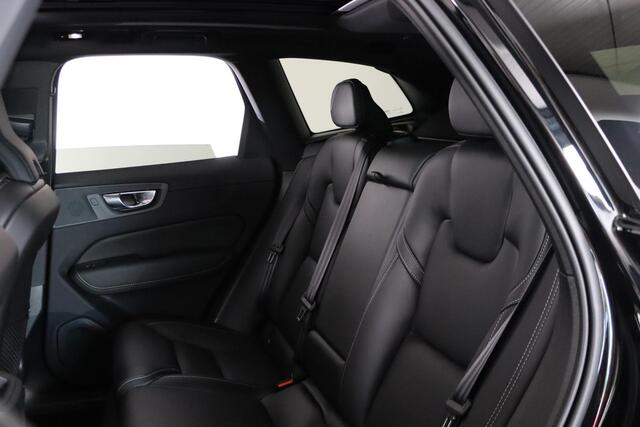 Volvo XC60 2.0 T6 Plug-in hybrid AWD Ultra Black Edition Trekhaak, ACC, Massage, Harman/Kardon, Dodehoek detectie, Rondomzicht Camera, Stoelventilatie/verwarming, Apple CarPlay/Android Auto