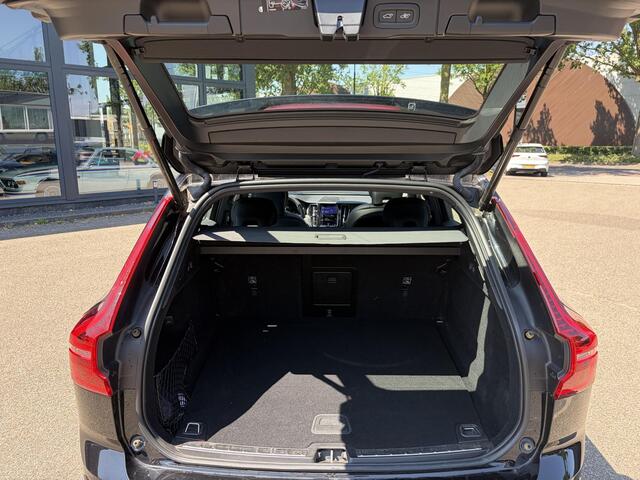 Volvo XC60 2.0 Recharge T6 AWD R-Design 35.000KM! | VOLLEDIG VOLVO DEALER ONDERHOUDEN| HARMAND KARDON| MEMORY STOEL| ELEKTRISCHE ACHTERKLEP| STOELVENTILATIE| PANO| NAPPALEER|