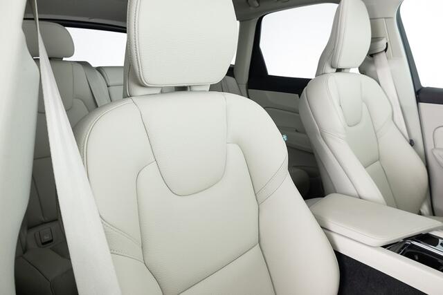 Volvo XC60 2.0 T6 Plug-in hybrid AWD Core Bright | PANORAMADAK | LEDER