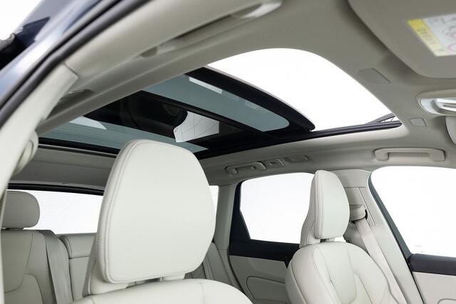 Volvo XC60 2.0 T6 Plug-in hybrid AWD Core Bright | PANORAMADAK | LEDER