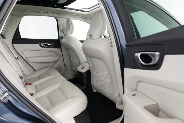 Volvo XC60 2.0 T6 Plug-in hybrid AWD Core Bright | PANORAMADAK | LEDER