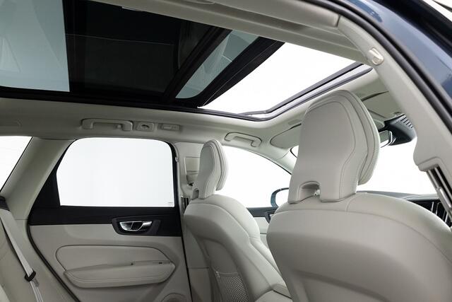 Volvo XC60 2.0 T6 Plug-in hybrid AWD Core Bright | PANORAMADAK | LEDER