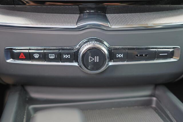 Volvo XC60 T6 Recharge AWD Core - IntelliSafe Assist & Surround - 360º Camera - Harman/Kardon audio - Verwarmde voorstoelen, stuur & achterbank - Parkeersensoren voor & achter - Draadloze tel. lader - 18' LMV