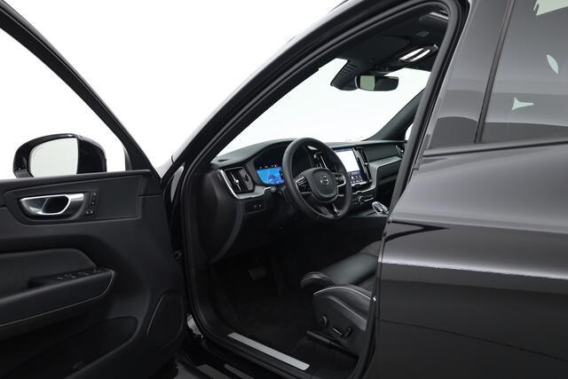 Volvo XC60 2.0 T6 Plug-in hybrid AWD Plus Black Edition | Rijklaar! | S/K-Dak | Bliss | Leder+Memory | Adapt. Cruise | Stoel-Stuurverw. | Verw. Ruit | Dig. Cockpit | Google | 360*+PDC | LED | 21'' | Elek. Klep V