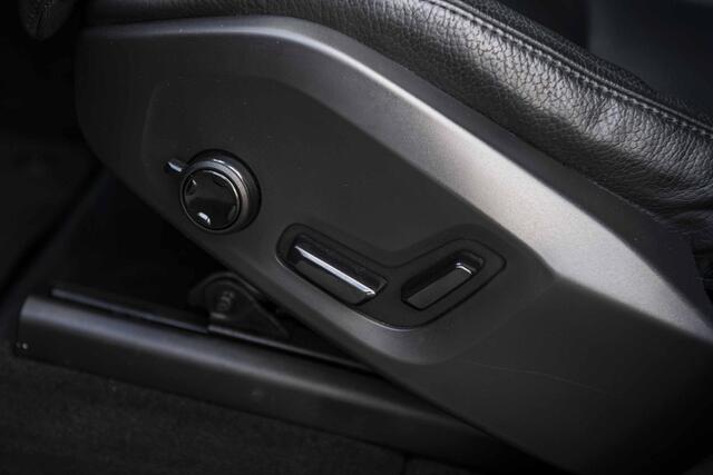 Volvo XC60 2.0 T6 Plug-in hybrid AWD Inscription | Luchtvering | Trekhaak | 360 Camera | Adaptieve Cruise Control | Gelamineerd Glas | Lighting Pack |