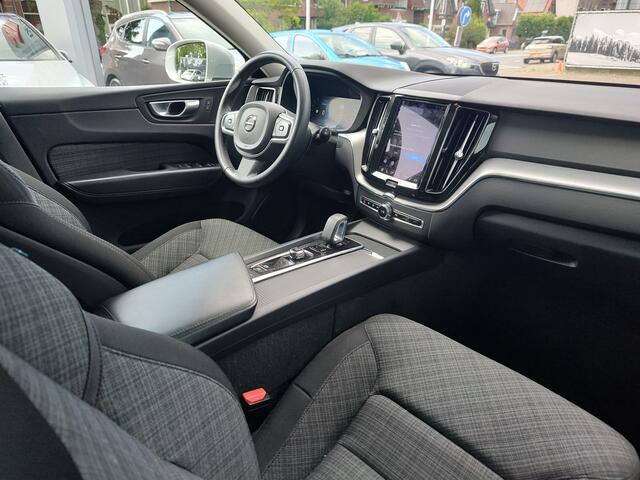 Volvo XC60 2.0 T6 PLUG-IN HYBRID AWD CORE BRIGHT Open dak | Google Maps | Keyless