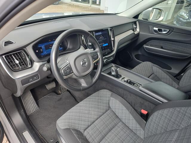 Volvo XC60 2.0 T6 PLUG-IN HYBRID AWD CORE BRIGHT Open dak | Google Maps | Keyless
