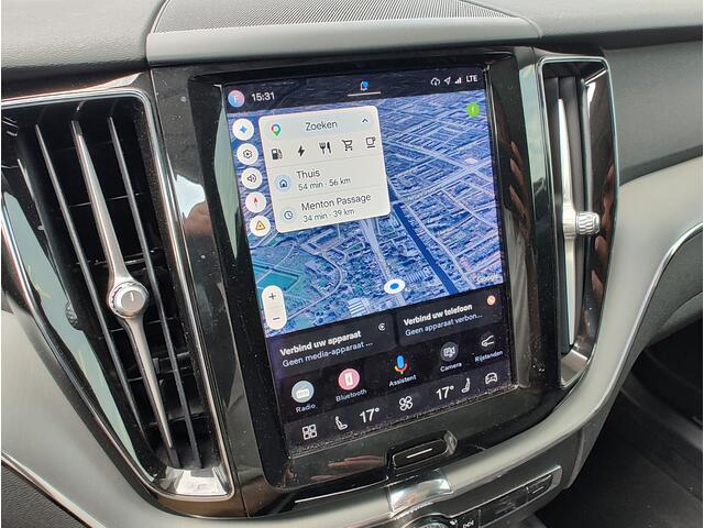Volvo XC60 2.0 T6 PLUG-IN HYBRID AWD CORE BRIGHT Open dak | Google Maps | Keyless