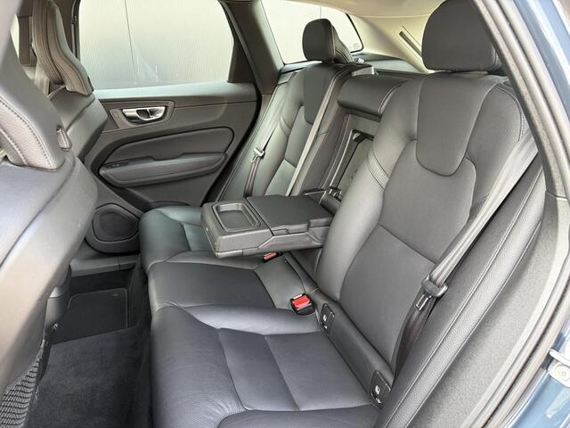 Volvo XC60 2.0 T5 Momentum Business pack/ trekhaak/ sport leder/ 19 inch/ elektrische stoel en kofferklap