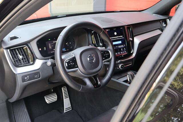 Volvo XC60 2.0 B5 R-Design | Panoramadak | Lounge Pack | Park Assist Pack | Winter Pack | Trekhaak | Leder |