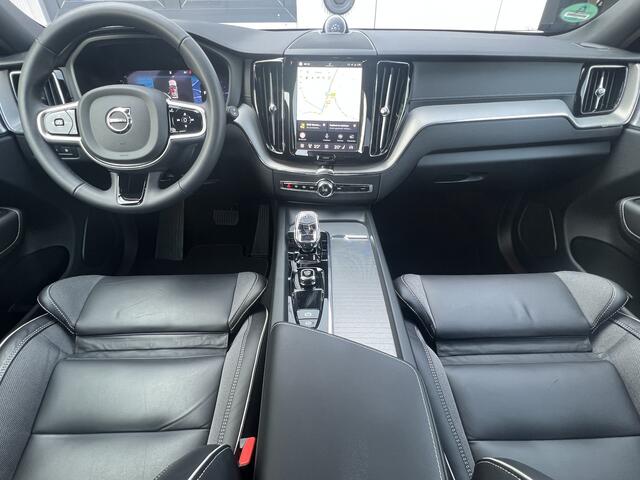 Volvo XC60 2.0 T6 350 Pk AWD Ultimate Black Edition Luchtvering Bowers en Wilkins Trekhaak Head Up Panoramdak Elek Sportstoelen 21 Inch Velgen 360 Camera Apple Carplay Android Auto Stuurverwarming Vol opties