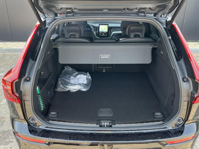 Volvo XC60 2.0 T8 Plug-in hybrid AWD Plus Black Edition Panoramadak / T8 - 455PK / Harman Kardon / Stuur- Stoelverwarming / 21" / Memory seats / 360 graden camera / Grote accu / AWD