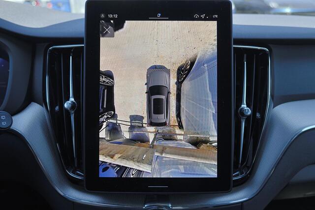 Volvo XC60 T6 Recharge AWD Plus Black Edition - Panorama/schuifdak - IntelliSafe Assist & Surround - 360º Camera - Harman Kardon audio - Adaptieve LED koplampen - Verwarmde voorstoelen, stuur & achterbank - Parkeersensoren voor & achter - Elektr. bedienb. voorstoele