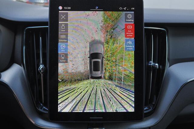 Volvo XC60 T6 Recharge AWD Plus Black Edition - Panorama/schuifdak - IntelliSafe Assist & Surround - 360º Camera - Harman Kardon audio - Adaptieve LED koplampen - Verwarmde voorstoelen, stuur & achterbank - Parkeersensoren voor & achter - Elektr. bedienb. voorstoele
