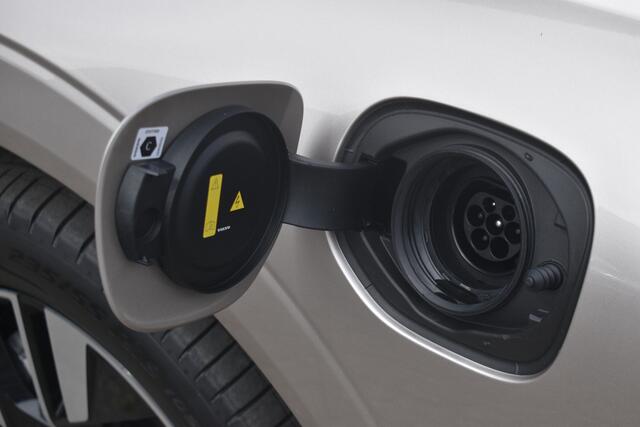 Volvo XC60 T6 350PK Automaat Plug-in hybrid AWD Plus Bright H&K | 360 Camera | Panodak | Stoelverwarming | ACC | 19"LMV