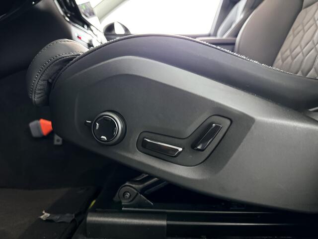 Volvo XC60 T6 Plug-in hybrid AWD Plus Dark | Panoramadak | 360° camera | Head-up display | Harman Kardon | Stoel- en stuurverwarming | Trekhaak