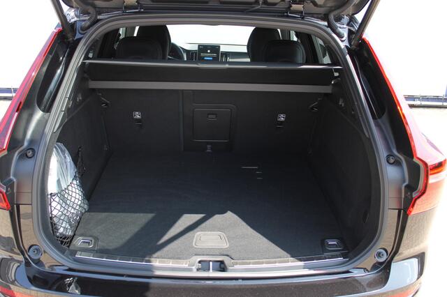 Volvo XC60 T6 350PK Automaat AWD Plus Black Edition Google infotainment / 21" lichtmetalen velgen / Verwarmbare voorstoelen en stuurwiel / Adaptieve cruise control