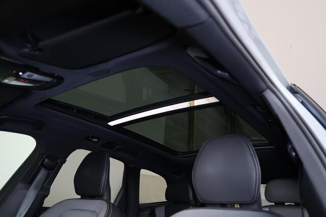 Volvo XC60 T6 Recharge AWD Plus Black Edition - Panorama/schuifdak - IntelliSafe Assist & Surround - 360º Camera - Harman/Kardon audio - Adaptieve LED koplampen - Verwarmde voorstoelen, stuur & achterbank - Parkeersensoren voor & achter - Elektr. bedienb. voorstoele