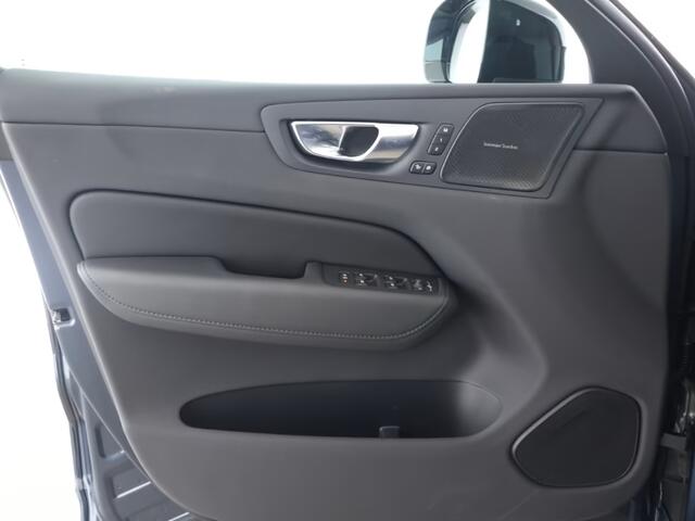 Volvo XC60 2.0 T8 Plug-in hybrid AWD Plus Dark (335kW/455PK) ** PANO, TREKH, ACC, HuD, 20-inch LMV ** 1e EIG - UNFALLFREI ** ** INFORMEER OOK NAAR ONZE AANTREKKELIJKE FINANCIAL-LEASE TARIEVEN **