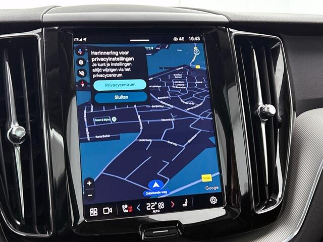 Volvo XC60 2.0 T6 AWD Plus Dark | Panorama dak | Trekhaak | Blis |