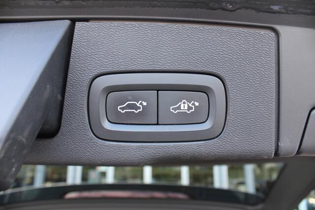 Volvo XC60 T8 390PK Automaat Twin Engine AWD Inscription | Head-up | Pilot Assist | Trekhaak | 360 Camera | H&K Audio | Schuif/kanteldak |