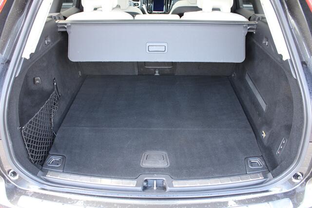 Volvo XC60 T8 390PK Automaat Twin Engine AWD Inscription | Head-up | Pilot Assist | Trekhaak | 360 Camera | H&K Audio | Schuif/kanteldak |