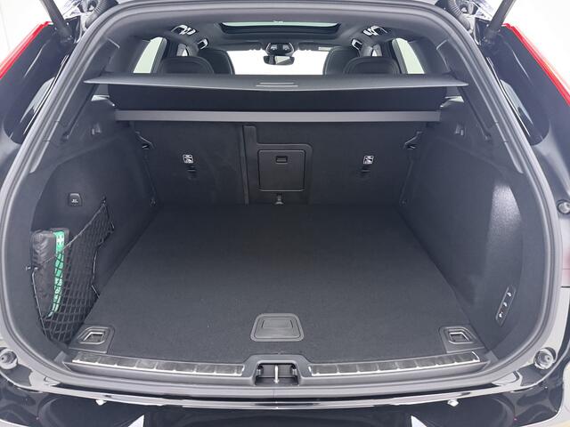 Volvo XC60 T6 Plug-in hybrid AWD Ultra Black Edition | Luchtvering | Head-up | Bowers & Wilkens | Stoel ventilatie + verwarming | Trekhaak |