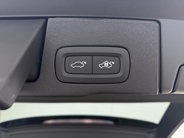 Volvo XC60 T6 Plug-in hybrid AWD Ultra Black Edition | Luchtvering | Head-up | Bowers & Wilkens | Stoel ventilatie + verwarming | Trekhaak |