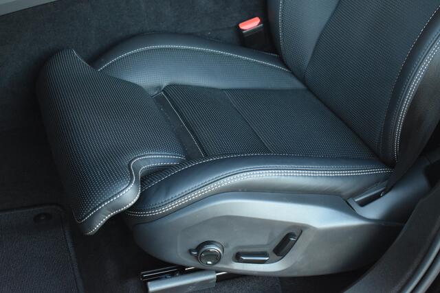 Volvo XC60 T6 350PK Plug-in hybrid AWD Ultra Black Edition | Bowers & WIlkens | Massagestoelen | Stoelventilatie | Luchtvering |