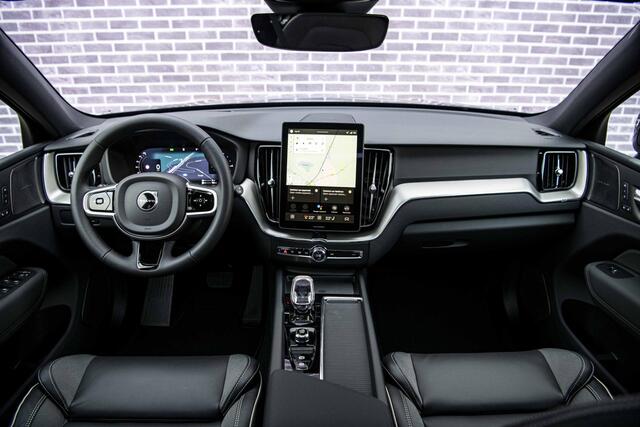 Volvo XC60 T6 Plug-in hybrid AWD Plus Black Edition | Google | Gratis Trekhaak | Long Range | Getint Glas | Panoramadak | Head-Up Display | 360 Camera | Stoel-/Stuurverwarming | Elek. Achterklep | Zitverlenging