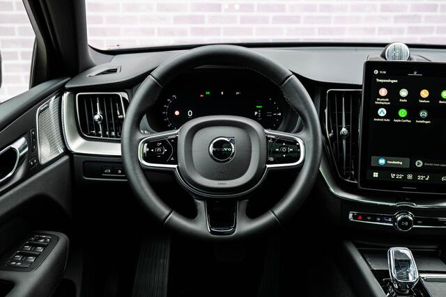 Volvo XC60 T8 Plug-in hybrid AWD Ultra Dark Exec. Ed. | Google | Long Range | Panoramadak | Bowers & Wilkins Audio | Massagefunctie | Keyless | Luchtvering | Stoelverwarming & Ventilatie | Head-Up Display | Getint Glas | Elek. Achterklep | Stuurverwarming | Memory | LED Koplampen | 22" LM