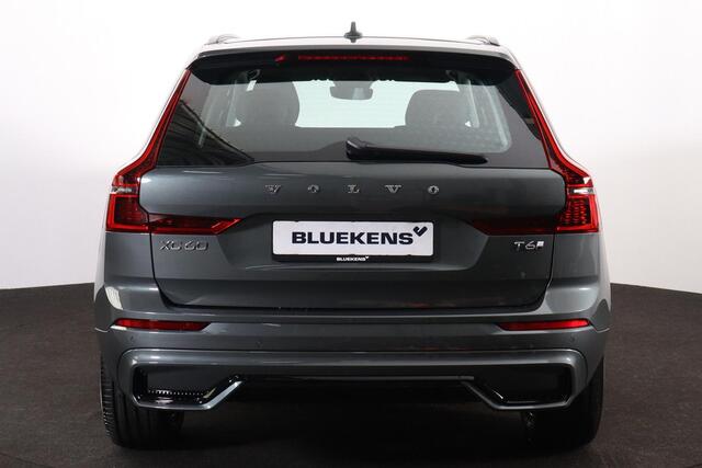 Volvo XC60 T6 Plug-in hybrid AWD Plus Dark - IntelliSafe Assist & Surround - Harman Kardon audio - Elektr. bedienbare voorstoelen met geheugen - Verwarmde voorstoelen, stuur & achterbank - Parkeercamera achter - Parkeersensoren voor & achter - Draadloze tel. lader - Extra getint glas - 19 inch LMV