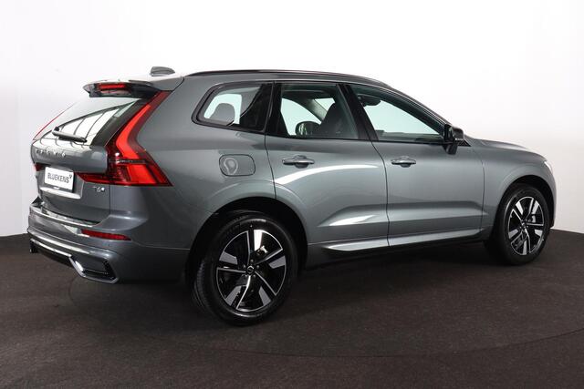 Volvo XC60 T6 Plug-in hybrid AWD Plus Dark - IntelliSafe Assist & Surround - Harman Kardon audio - Elektr. bedienbare voorstoelen met geheugen - Verwarmde voorstoelen, stuur & achterbank - Parkeercamera achter - Parkeersensoren voor & achter - Draadloze tel. lader - Extra getint glas - 19 inch LMV