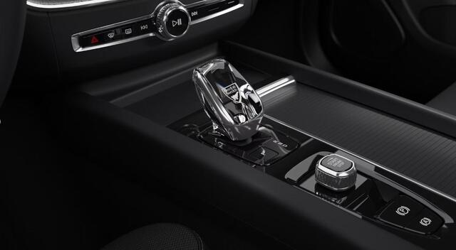 Volvo XC60 T6 Plug-in hybrid AWD Ultra Black Edition | Trekhaak elektr. | Alarm | Getint glas