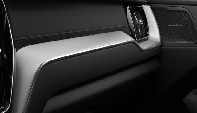 Volvo XC60 T6 Plug-in hybrid AWD Ultra Black Edition | Trekhaak elektr. | Alarm | Getint glas