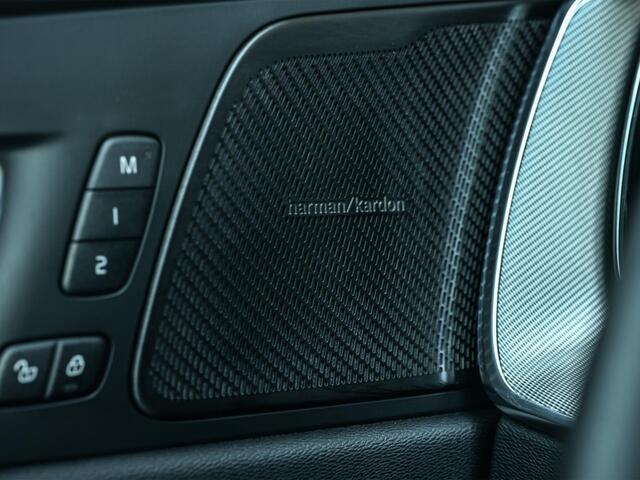 Volvo XC60 2.0 T8 Plug-in hybrid AWD Ultra Black Edition | Panoramadak | Harman/Kardon | Pilot Assist | HUD | 360 Camera | Memory Seats | Trekhaak | Stuurverwarming | Stoelverwarming V+A |