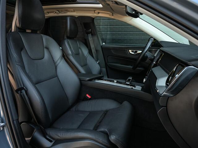Volvo XC60 2.0 T8 Plug-in hybrid AWD Ultra Black Edition | Panoramadak | Harman/Kardon | Pilot Assist | HUD | 360 Camera | Memory Seats | Trekhaak | Stuurverwarming | Stoelverwarming V+A |