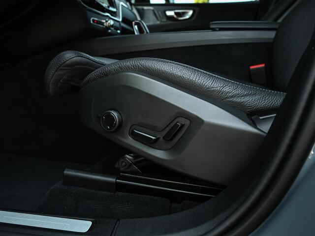 Volvo XC60 2.0 T8 Plug-in hybrid AWD Ultra Black Edition | Panoramadak | Harman/Kardon | Pilot Assist | HUD | 360 Camera | Memory Seats | Trekhaak | Stuurverwarming | Stoelverwarming V+A |